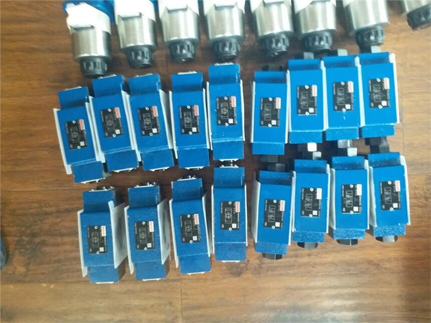 R900598583 4WE10R3X/CG24N9K4 ʿRexroth